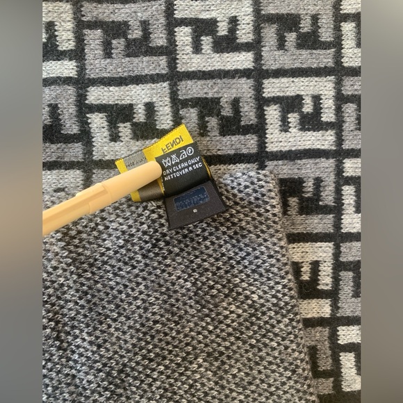 Authentic Fendi unisex double sided double layer monogram wool cashmere scarf - Picture 6 of 7